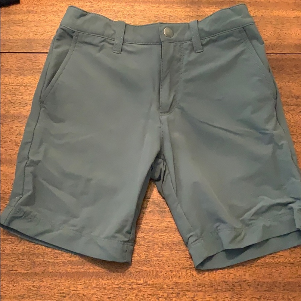 Boys crewcuts shorts size 6 gray.